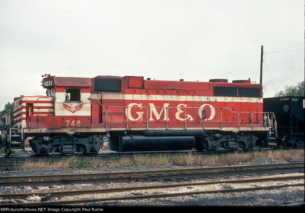 GMO 748, GP38-2 at Pullman Junction